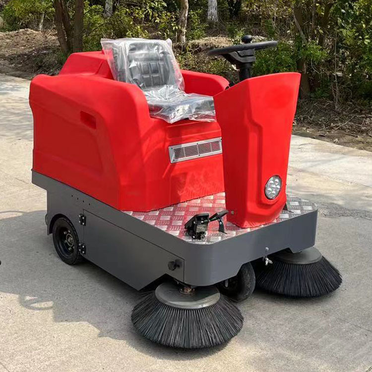 工廠清掃設(shè)備全解析 從清掃機(jī)到掃路車系列，打造高效清潔解決方案